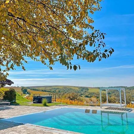 Hilltop Borbirtok & Etterem * Neszmély